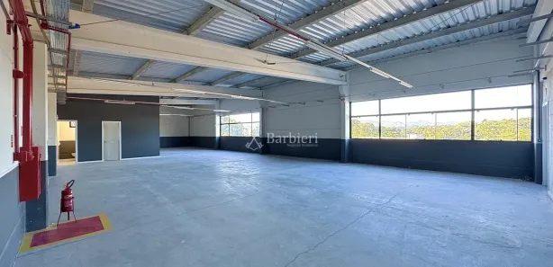 Conjunto Comercial / Sala para alugar, 240m² no Do Salto, Blumenau