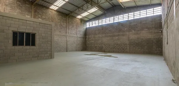 Galpão / Depósito / Armazém à venda, 300m² no Jardim Canadá, Nova Lima