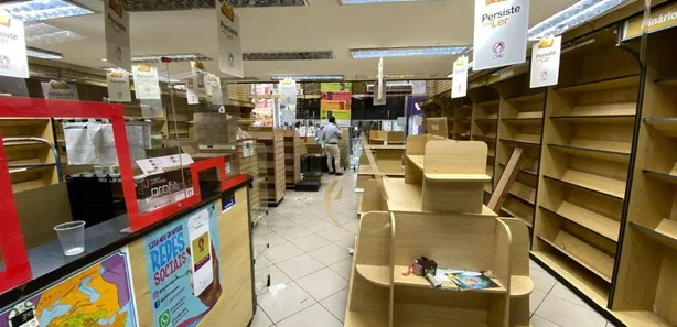 Loja / Salão / Ponto Comercial à venda, 56m² no Centro, Nova Iguaçu