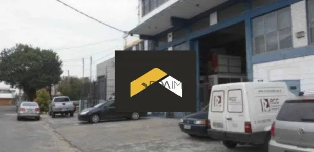 Galpão / Depósito / Armazém para venda ou aluguel, 1250m² no Navegantes, Porto Alegre