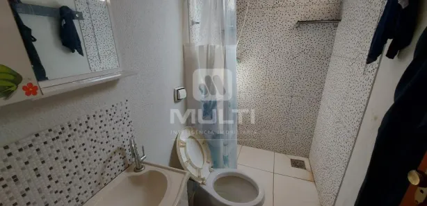 Loja / Salão / Ponto Comercial com 3 Quartos à venda, 200m² no Jardim Patrícia, Uberlândia