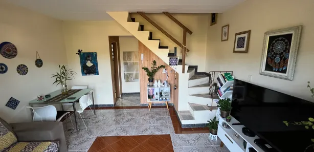 Casa de Condomínio com 2 Quartos à venda, 75m² no Castelanea, Petrópolis