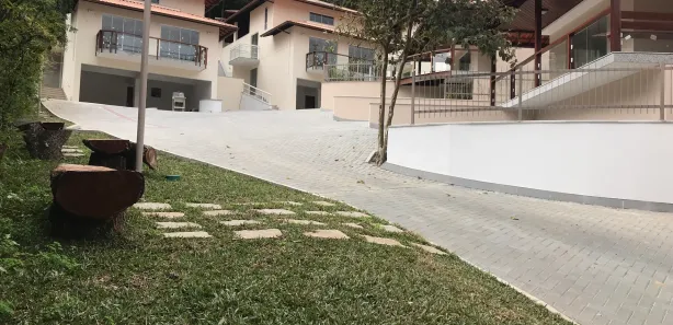 Casa de Condomínio com 4 Quartos para alugar, 250m² no Cônego, Nova Friburgo