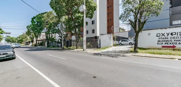 Terreno / Lote / Condomínio para alugar, 593m² no Bacacheri, Curitiba