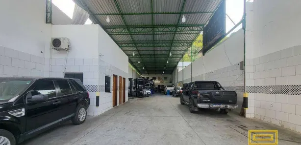 Galpão / Depósito / Armazém para venda ou aluguel, 500m² no Santa Rosa, Niterói