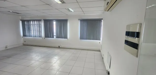 Conjunto Comercial / Sala com 4 Quartos para alugar, 90m² no Centro, Lauro de Freitas