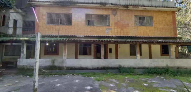 Fazenda / Sítio / Chácara com 8 Quartos à venda, 200m² no Vale das Pedrinhas, Guapimirim