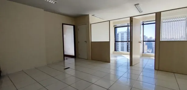 Conjunto Comercial / Sala para alugar, 50m² no Centro, Curitiba