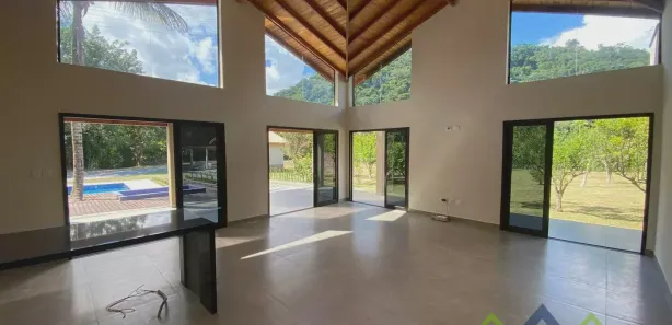 Fazenda / Sítio / Chácara com 4 Quartos à venda, 300m² no Itapema, Guararema