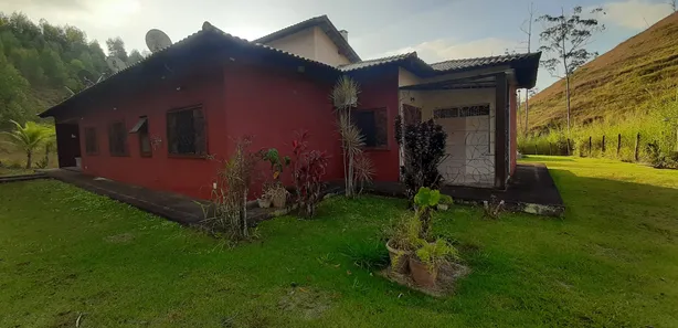 Fazenda / Sítio / Chácara com 3 Quartos à venda, 215m² no Cantão, Barra do Piraí