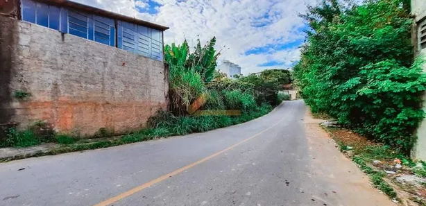 Galpão / Depósito / Armazém à venda, 810m² no Niterói, Divinópolis