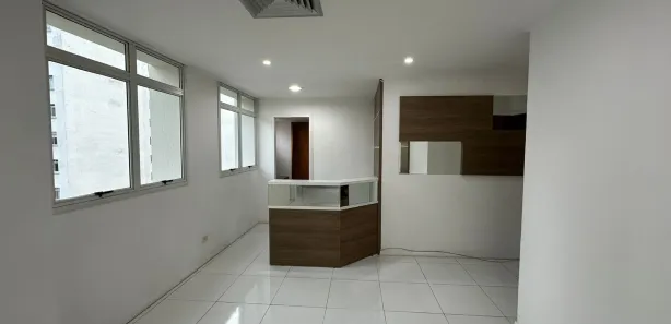 Conjunto Comercial / Sala para venda ou aluguel, 51m² no Centro, Curitiba