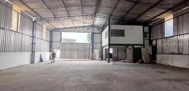 Galpão / Depósito / Armazém para alugar, 800m² no Crespo, Manaus