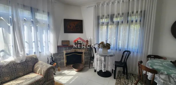 Casa de Condomínio com 2 Quartos à venda, 100m² no Vale Encantado, Campos do Jordão