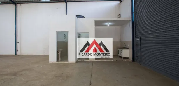 Galpão / Depósito / Armazém para venda ou aluguel, 547m² no Parque das Nações, Pindamonhangaba