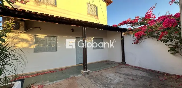 Casa com 3 Quartos para alugar, 105m² no Funcionários, Montes Claros