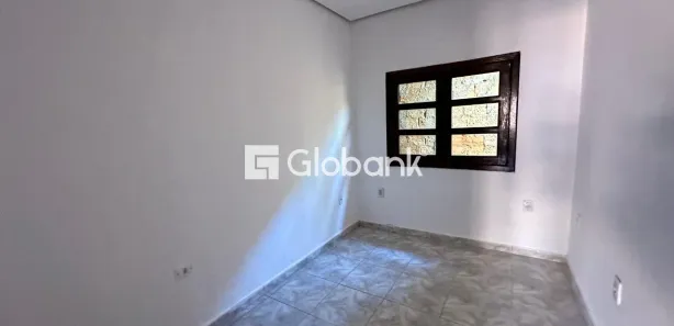 Casa com 3 Quartos para alugar, 110m² no Conjunto Residencial JK, Montes Claros