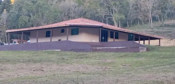 Fazenda / Sítio / Chácara com 3 Quartos à venda, 250m² no Rio Branco do Sul, Rio Branco do Sul