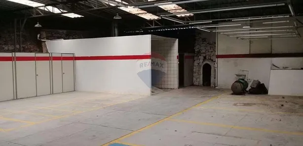 Galpão / Depósito / Armazém para alugar, 672m² no Coronel Veiga, Petrópolis