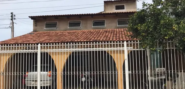 Sobrado com 9 Quartos à venda, 400m² no Guará II, Brasília