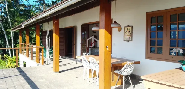 Casa de Condomínio com 3 Quartos para venda ou aluguel, 188m² no Praia Vermelha, Ubatuba