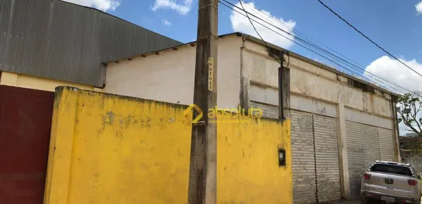 Galpão / Depósito / Armazém para alugar, 1800m² no Jaguaribe, Escada