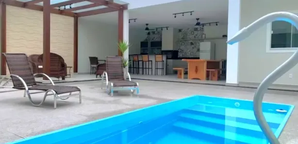 Sobrado com 4 Quartos à venda, 270m² no Morada da Colina, Resende
