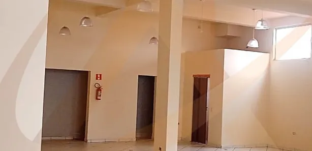 Loja / Salão / Ponto Comercial para alugar, 300m² no Conjunto Flamingos, Arapongas