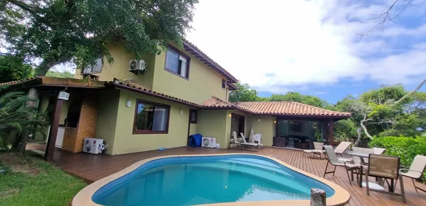 Casa de Condomínio com 5 Quartos para venda ou aluguel, 250m² no , 