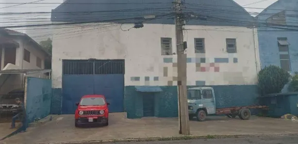 Galpão / Depósito / Armazém à venda, 685m² no Centro, Poços de Caldas