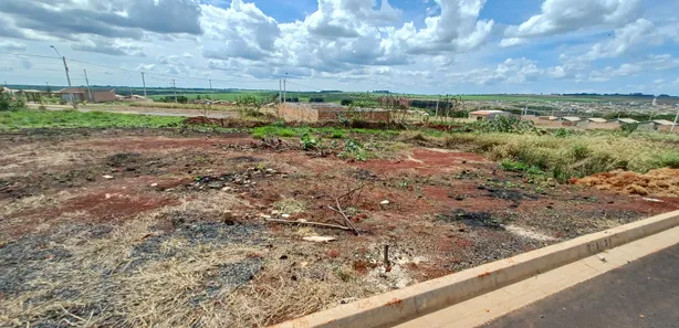 Terreno / Lote / Condomínio à venda, 160m² no , Cravinhos