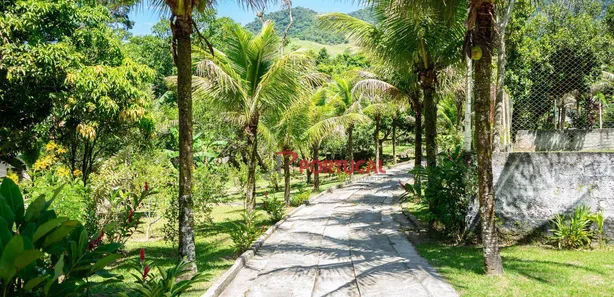 Fazenda / Sítio / Chácara com 4 Quartos à venda, 400m² no Cachoeiros, Macaé