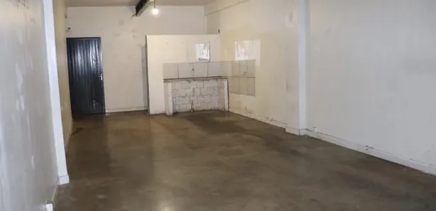 Loja / Salão / Ponto Comercial para alugar, 50m² no Aquilles Sthengel, Londrina