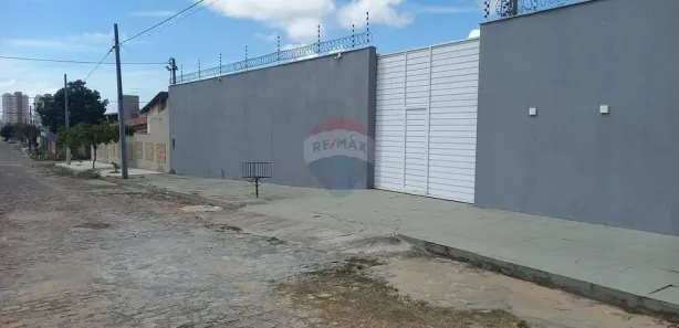 Galpão / Depósito / Armazém para alugar, 750m² no Candelária, Natal