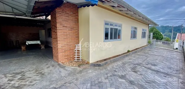 Casa com 3 Quartos para alugar, 219m² no Água Verde, Blumenau