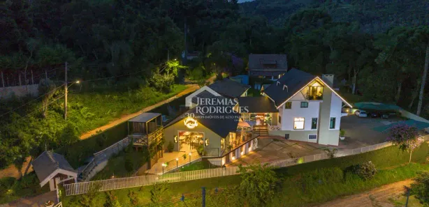 Loja / Salão / Ponto Comercial com 12 Quartos à venda, 730m² no Recanto das Araucárias, Campos do Jordão