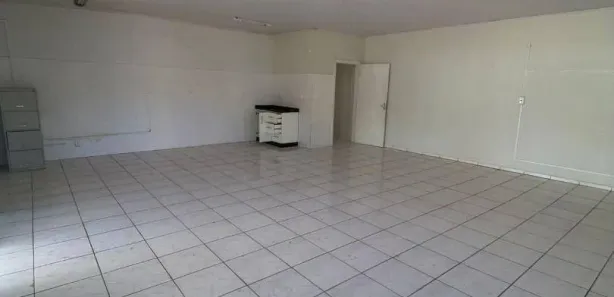 Conjunto Comercial / Sala para alugar, 60m² no Stroparo, Irati