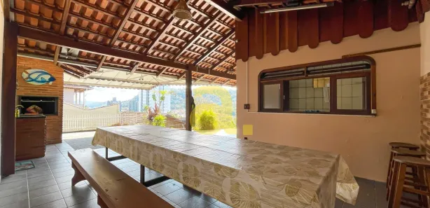 Casa com 3 Quartos para alugar, 200m² no Água Verde, Blumenau