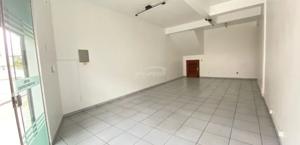 Conjunto Comercial / Sala para alugar, 35m² no Água Verde, Blumenau