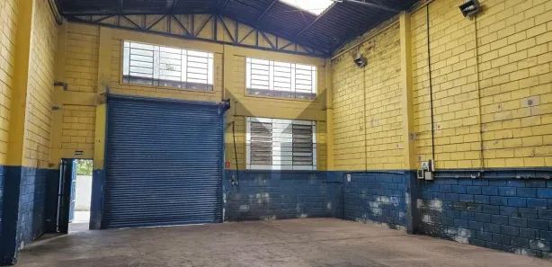 Galpão / Depósito / Armazém para alugar, 180m² no Jardim Irapua, Taboão da Serra