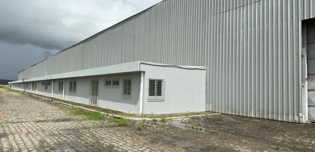 Galpão / Depósito / Armazém para alugar, 5000m² no Centro, Escada