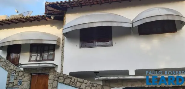 Sobrado com 3 Quartos à venda, 280m² no Vila Pasti, Louveira
