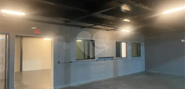Galpão / Depósito / Armazém para alugar, 550m² no Vila Endres, Guarulhos