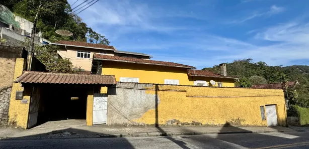 Casa com 3 Quartos para alugar, 120m² no Castelanea, Petrópolis