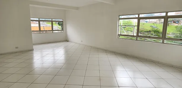 Conjunto Comercial / Sala para alugar, 40m² no Jordanésia (Jordanésia), Cajamar
