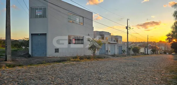 Loja / Salão / Ponto Comercial com 2 Quartos à venda, 146m² no Santa Lúcia, Divinópolis