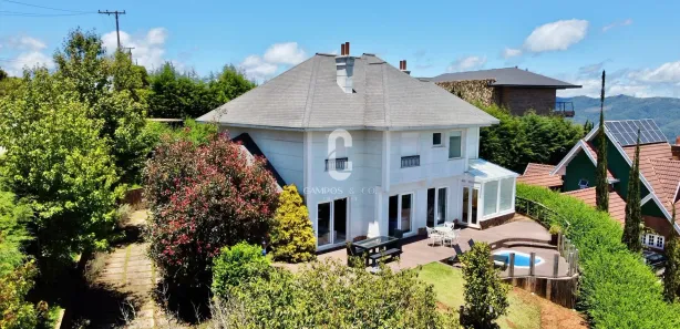Casa de Condomínio com 4 Quartos para alugar, 230m² no , Campos do Jordão