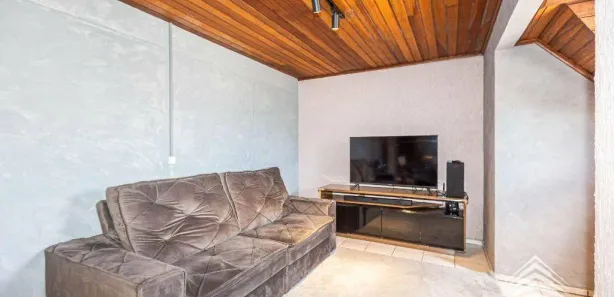 Casa Comercial com 5 Quartos à venda, 300m² no Novo Mundo, Curitiba