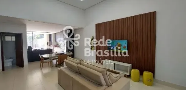Casa de Condomínio com 3 Quartos para alugar, 250m² no Setor Habitacional Arniqueira, Brasília