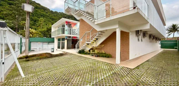 Hotel / Motel / Pousada com 13 Quartos à venda, 1355m² no Guaiúba, Guarujá